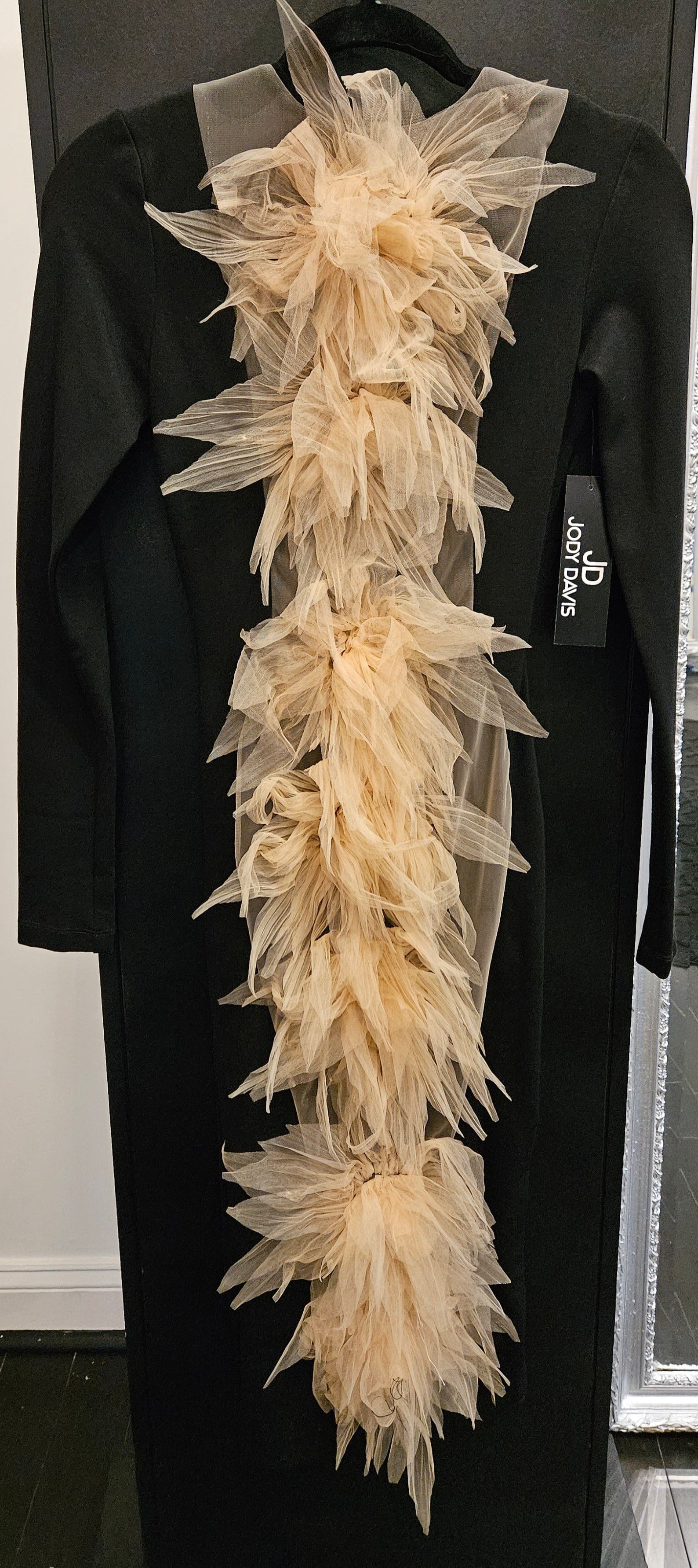 Dress Fitted with Flush tone center with Florets