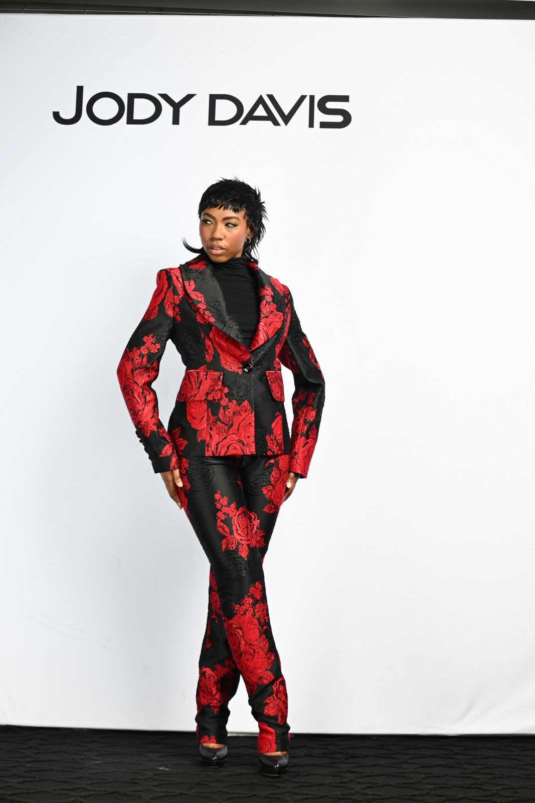Semi-fitted Jacket Red & Black Rose Print