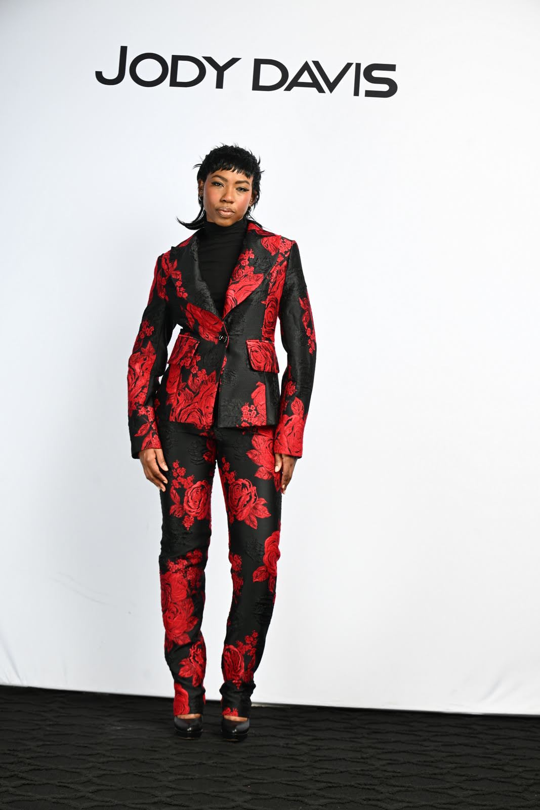 Semi-fitted Jacket Red & Black Rose Print