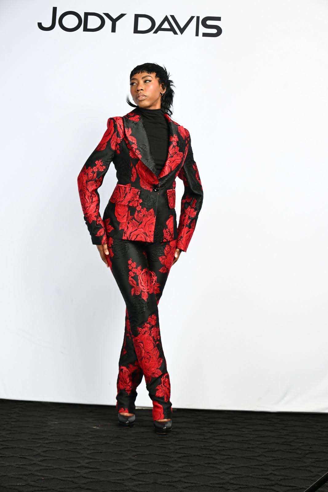 Semi-fitted Jacket Red & Black Rose Print